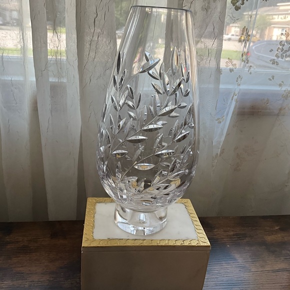 Vintage Crystal Cut Lead Glass Leaf Design Bud Vase - Picture 4 of 9